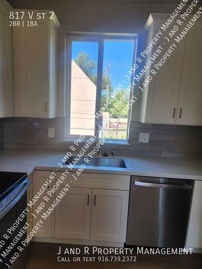 817 V St #2 - Photo 4 of 14