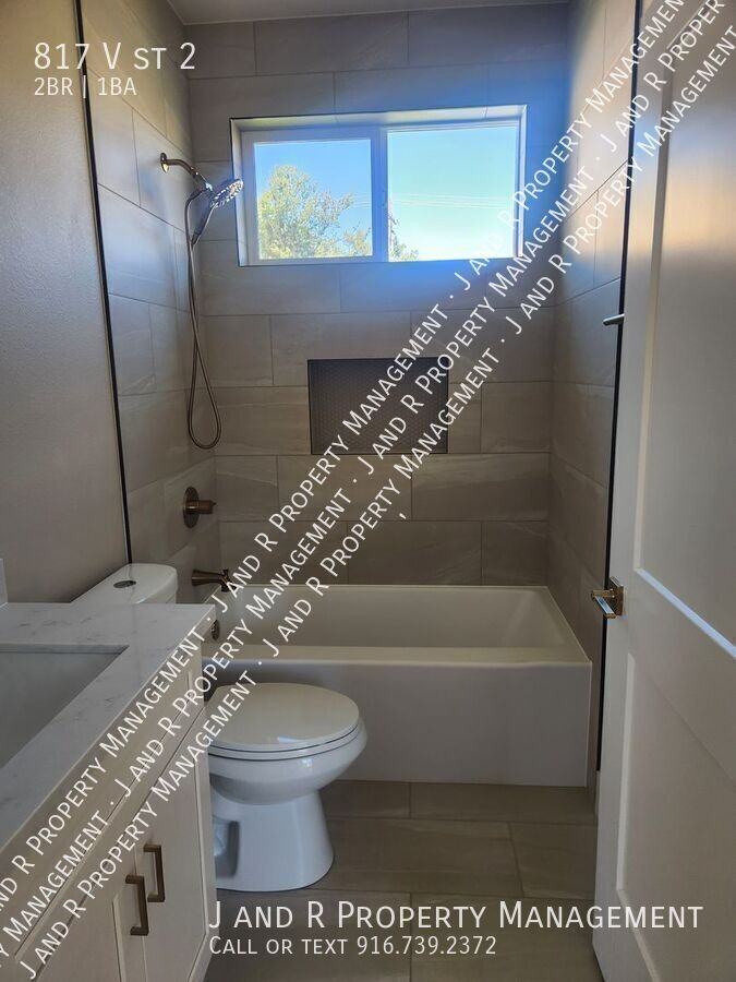 817 V St #2 - Photo 7 of 14