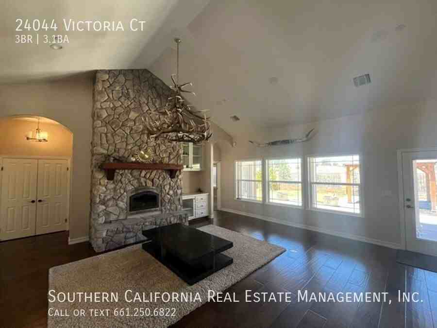 24044 Victoria Ct - Photo 4 of 24