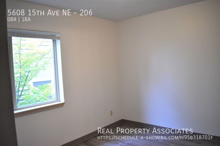 5608 15th Ave Ne #206 - Photo 4 of 40
