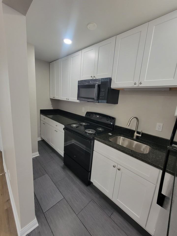 475 Saint Moritz Dr #1C - Photo 3 of 6
