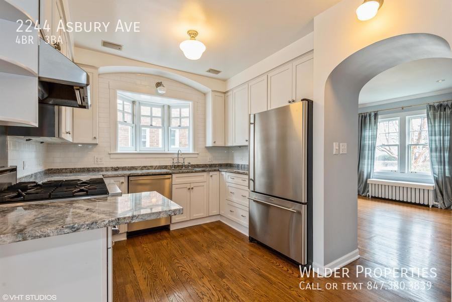 2244 Asbury Ave - Photo 3 of 13