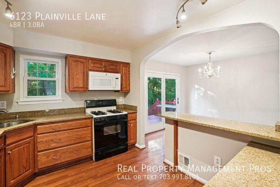 6123 Plainville Ln - Photo 5 of 23