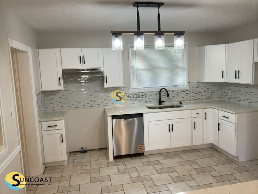 3721 Colebrooke Dr - Photo 6 of 50