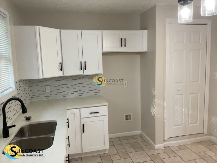 3721 Colebrooke Dr - Photo 7 of 50