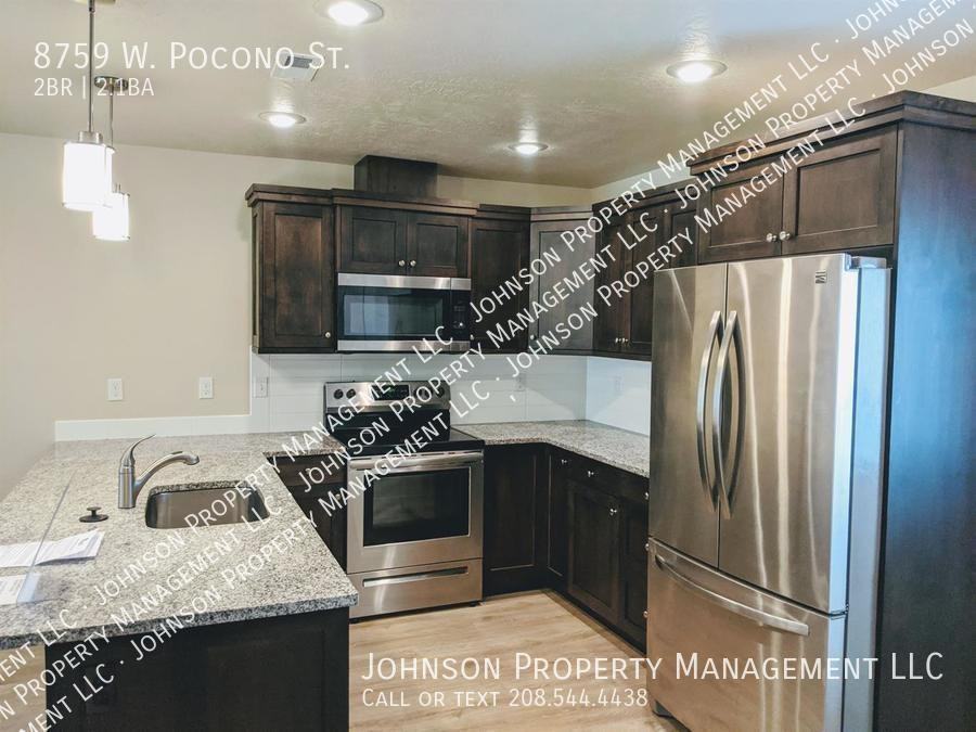 8759 W Pocono Ln - Photo 4 of 23
