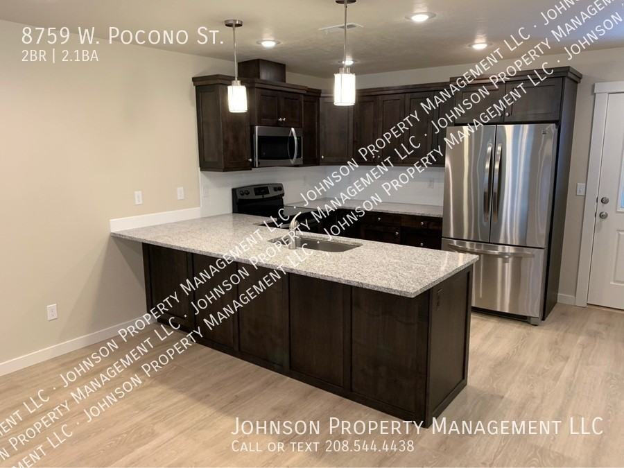 8759 W Pocono Ln - Photo 5 of 23