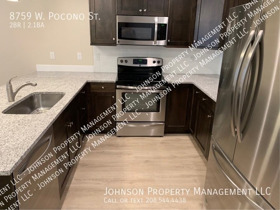 8759 W Pocono Ln - Photo 6 of 23