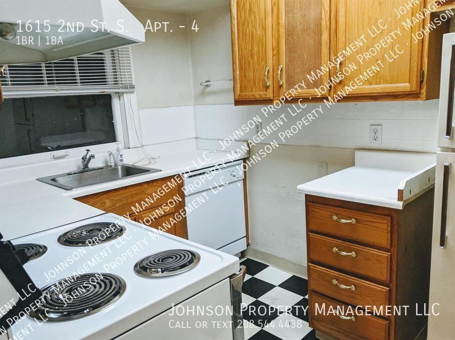 1615 2nd St S #4 - Photo 4 of 13