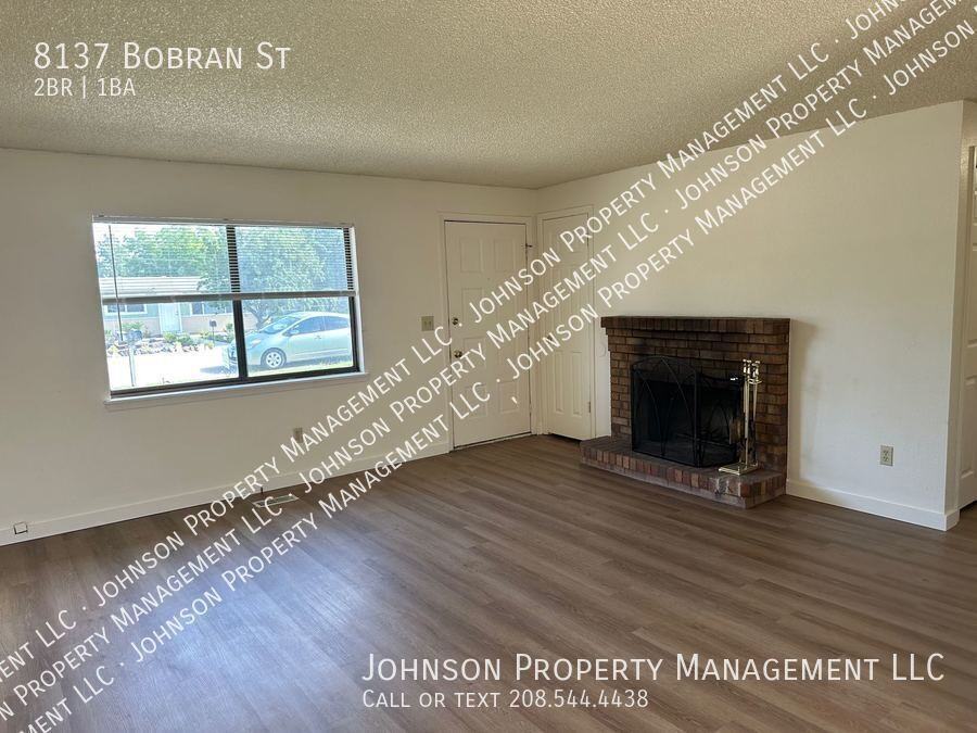 8137 W Bobran St - Photo 4 of 11