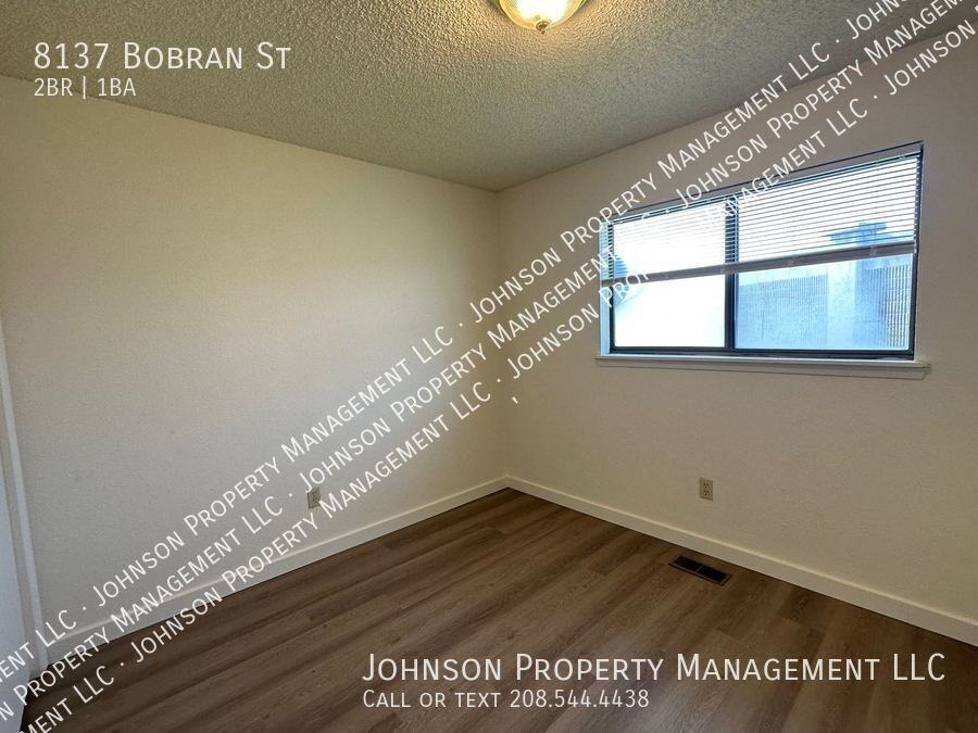 8137 W Bobran St - Photo 6 of 11