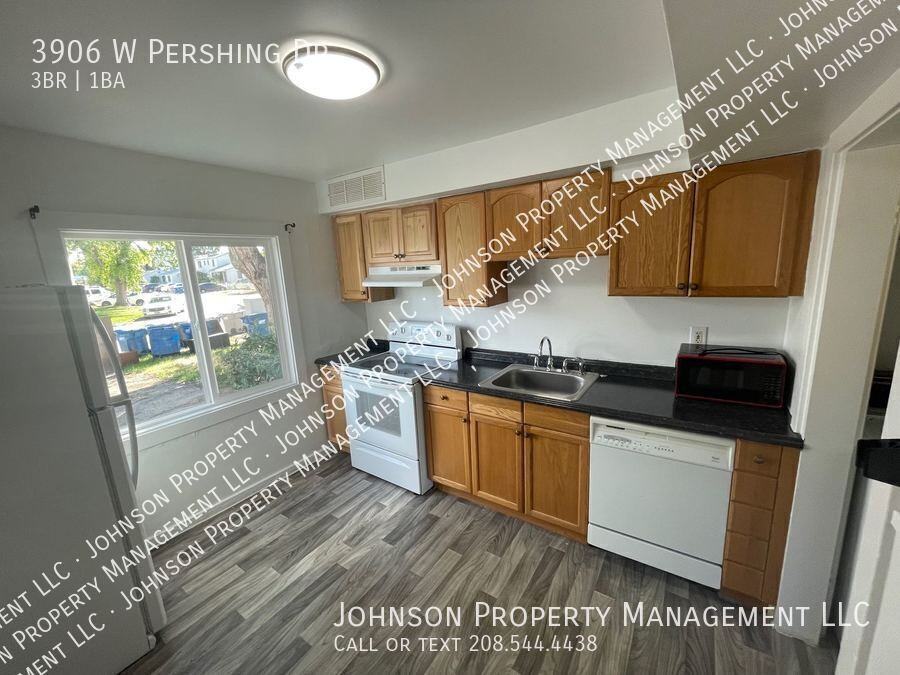 3906 W Pershing Dr - Photo 2 of 14