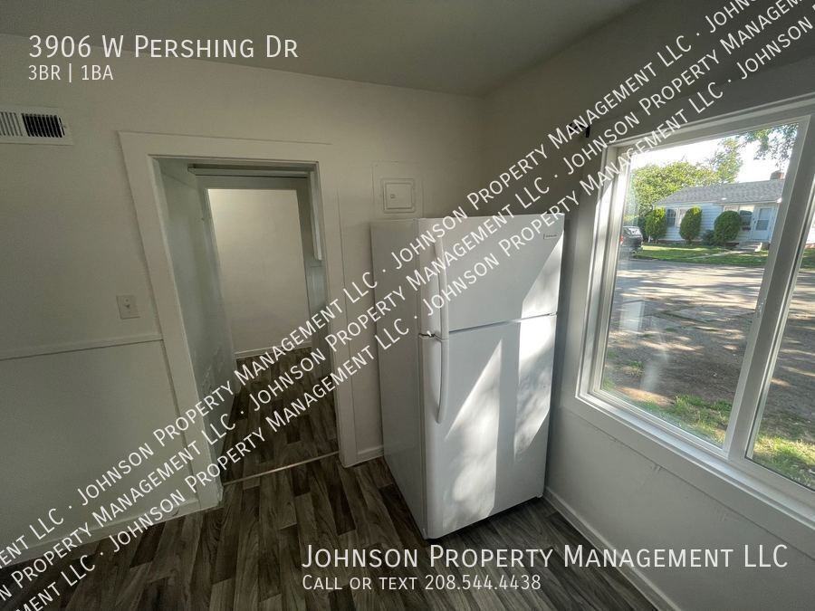3906 W Pershing Dr - Photo 4 of 14