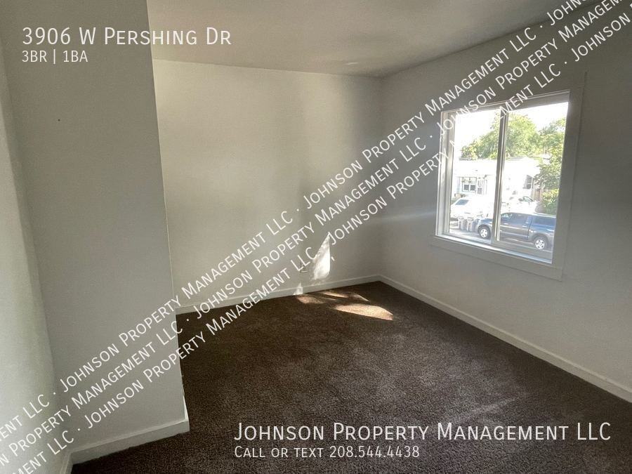 3906 W Pershing Dr - Photo 5 of 14