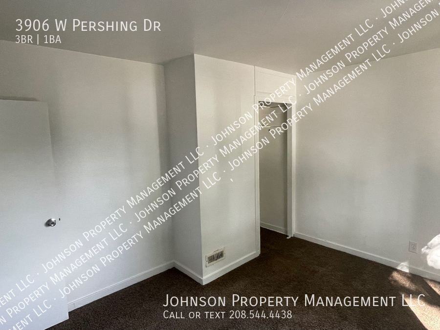 3906 W Pershing Dr - Photo 6 of 14