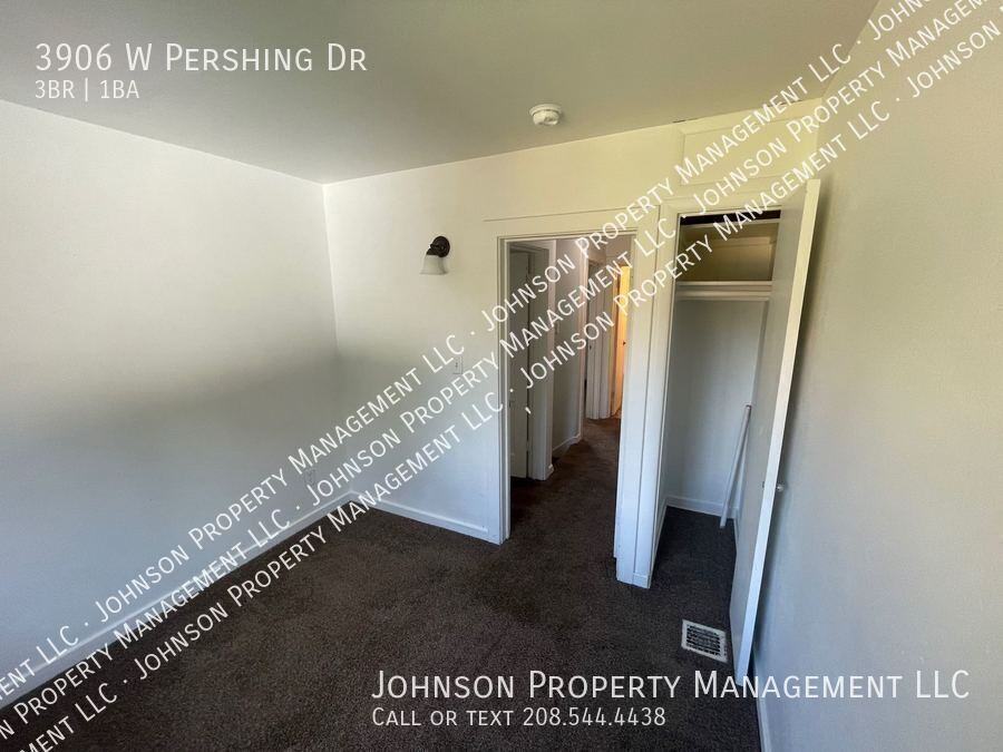 3906 W Pershing Dr - Photo 7 of 14