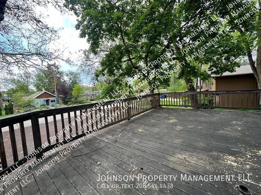 972 E Krall St - Photo 2 of 13
