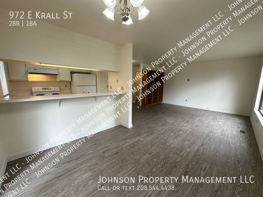 972 E Krall St - Photo 6 of 13