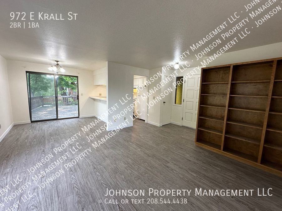 972 E Krall St - Photo 7 of 13