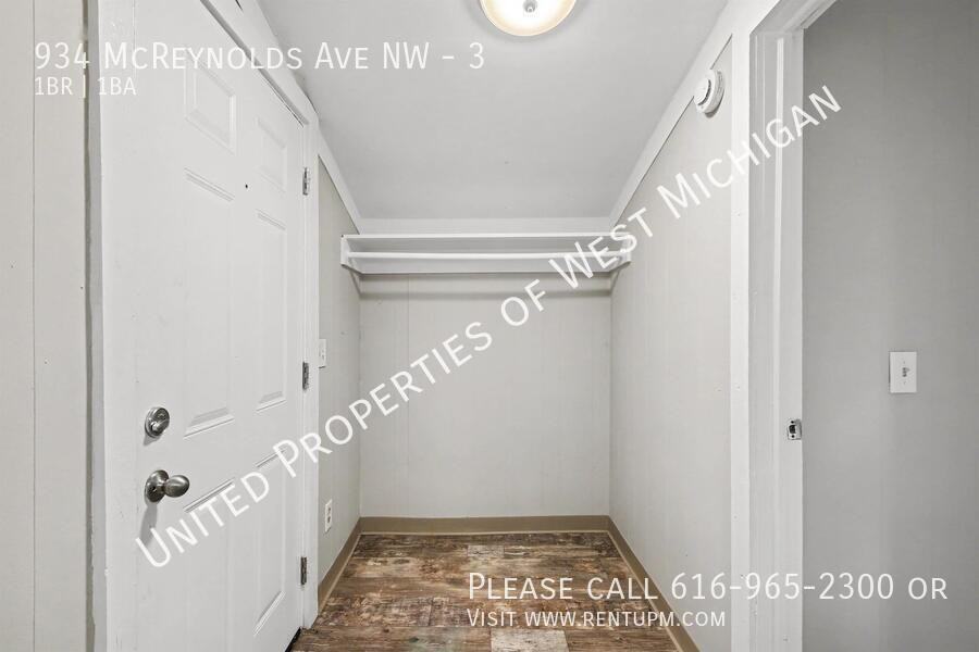 934 Mcreynolds Ave Nw #3 - Photo 4 of 17
