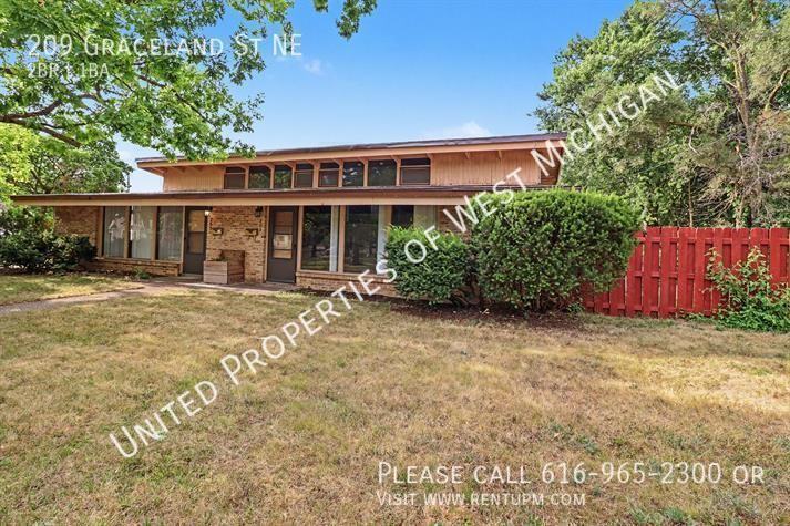 209 Graceland St Ne - Photo 2 of 19