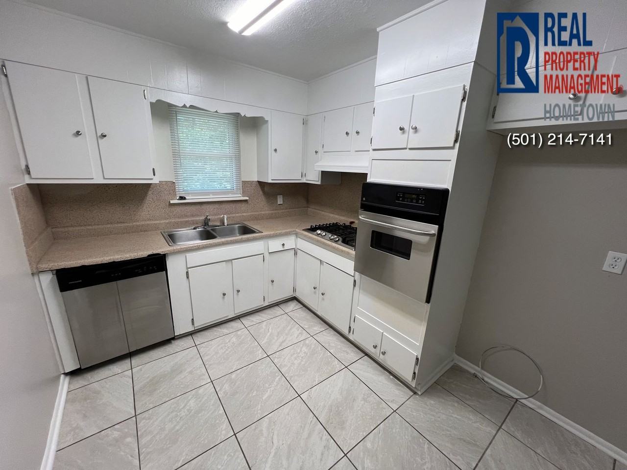 1016 W Kiehl Ave - Photo 4 of 16