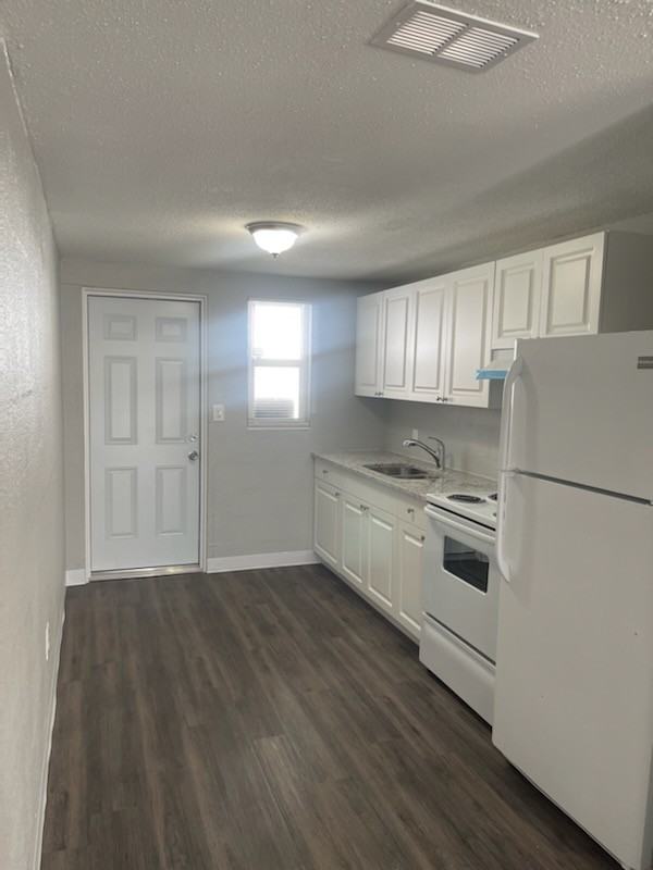 415 12th St W - Photo 2 of 9
