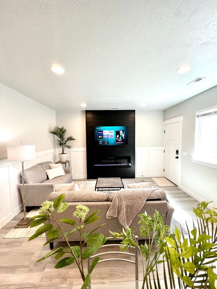 57 S Sicily Way - Photo 2 of 12