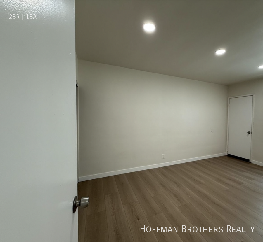 7339 Woodman Ave #1 - Photo 7 of 12