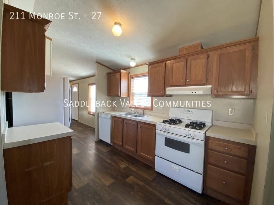 211 Monroe St #27 - Photo 2 of 18