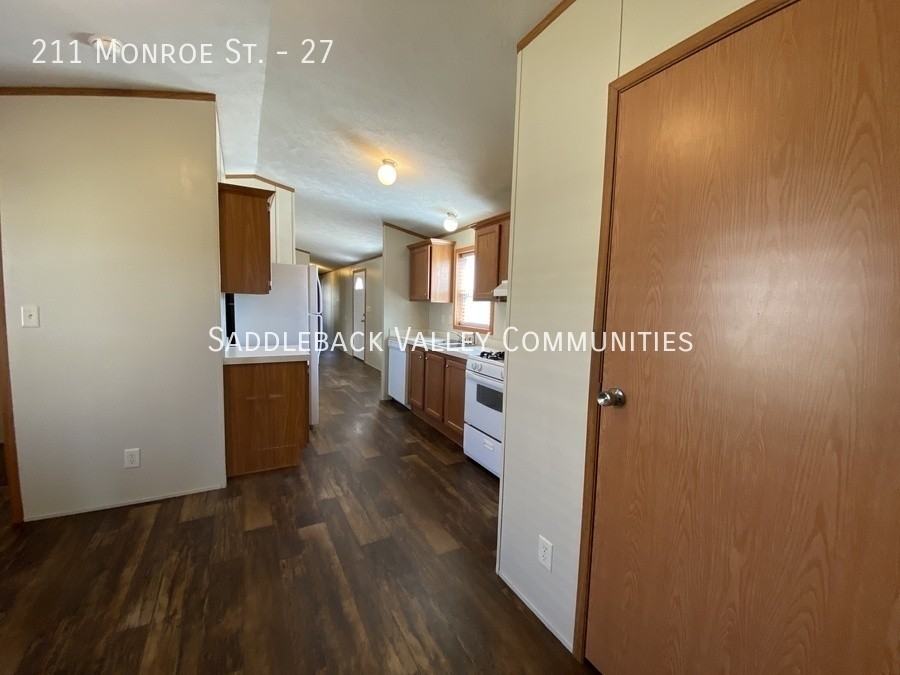 211 Monroe St #27 - Photo 3 of 18