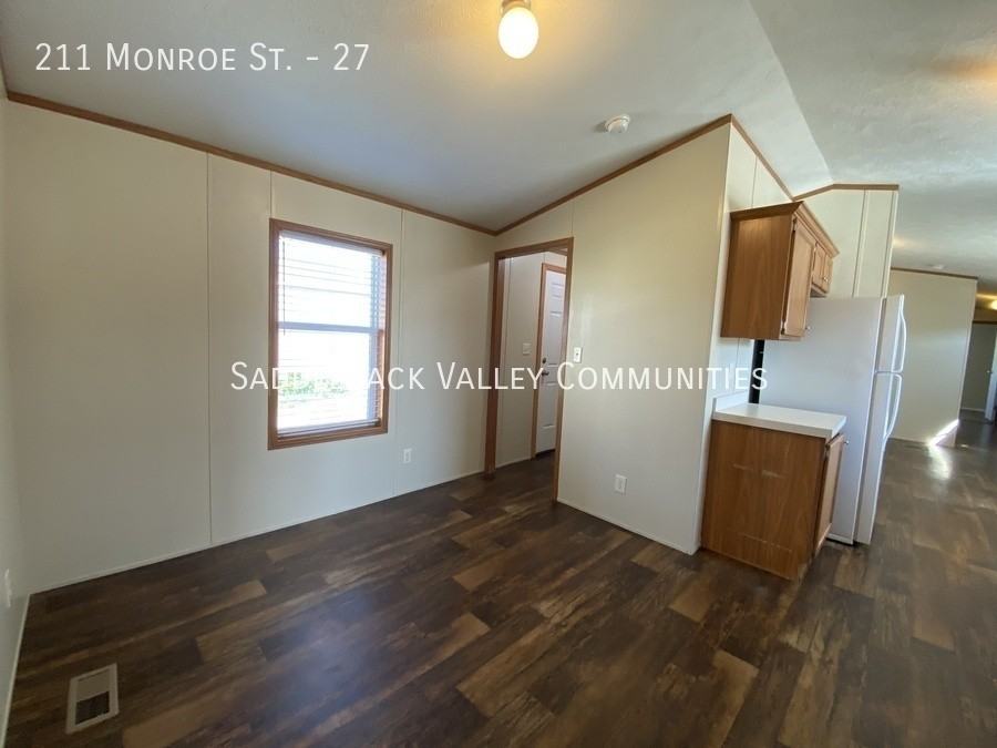211 Monroe St #27 - Photo 4 of 18
