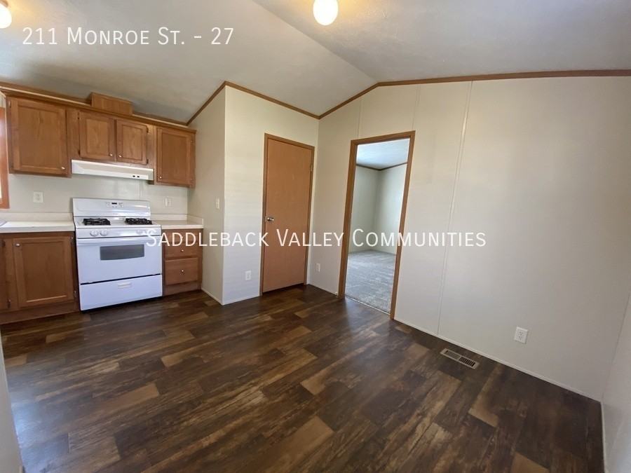 211 Monroe St #27 - Photo 5 of 18