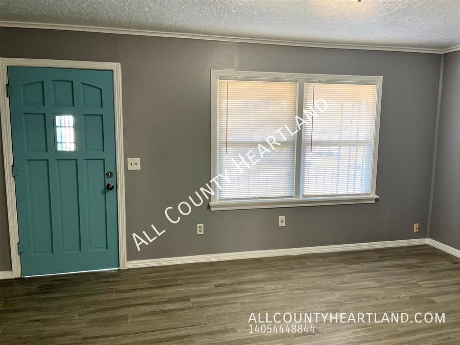3328 Nw 29th St - Photo 3 of 16