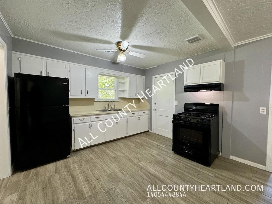 3328 Nw 29th St - Photo 5 of 16