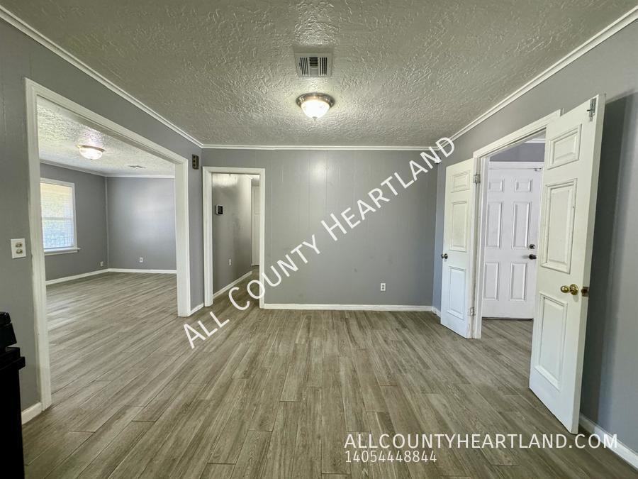 3328 Nw 29th St - Photo 6 of 16