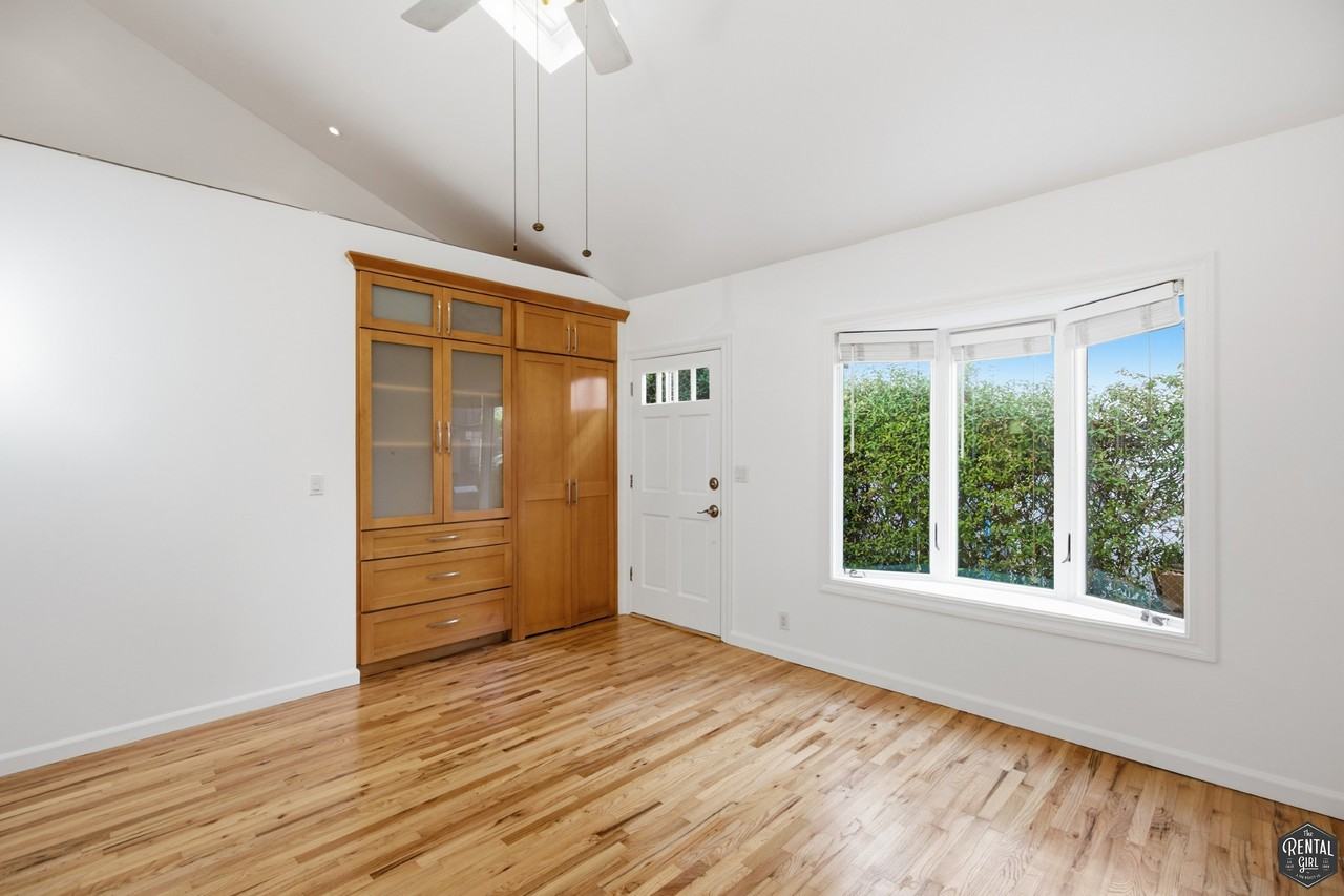 325 Vernon Ave #4 - Photo 3 of 16