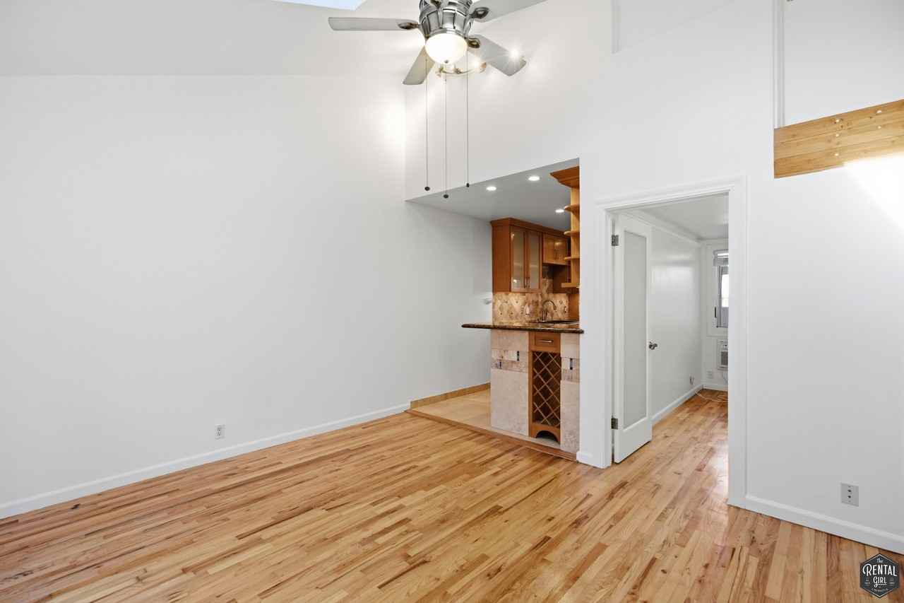 325 Vernon Ave #4 - Photo 5 of 16