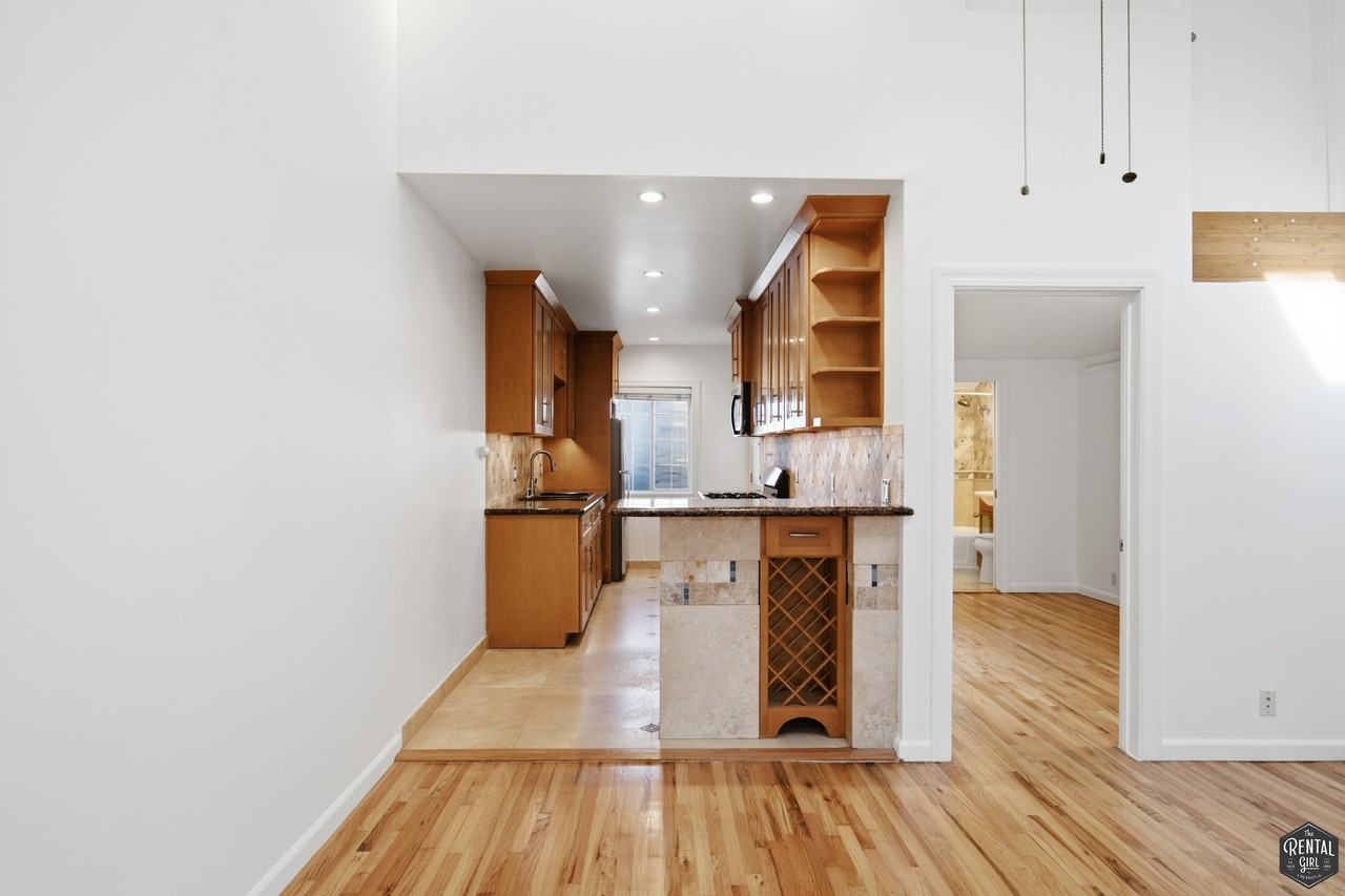 325 Vernon Ave #4 - Photo 6 of 16