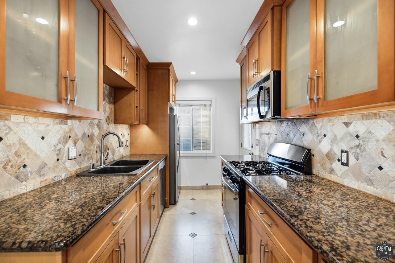 325 Vernon Ave #4 - Photo 7 of 16