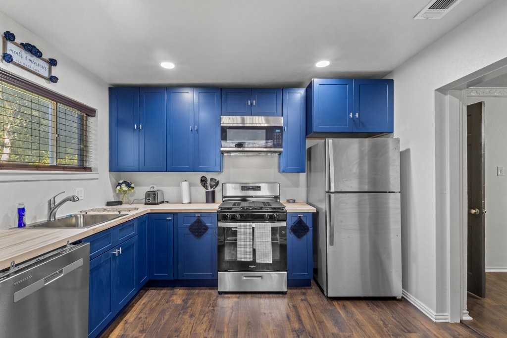 2321 Lawrence St - Photo 6 of 20