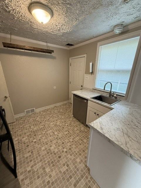 5910 N Keystone Ave - Photo 3 of 11