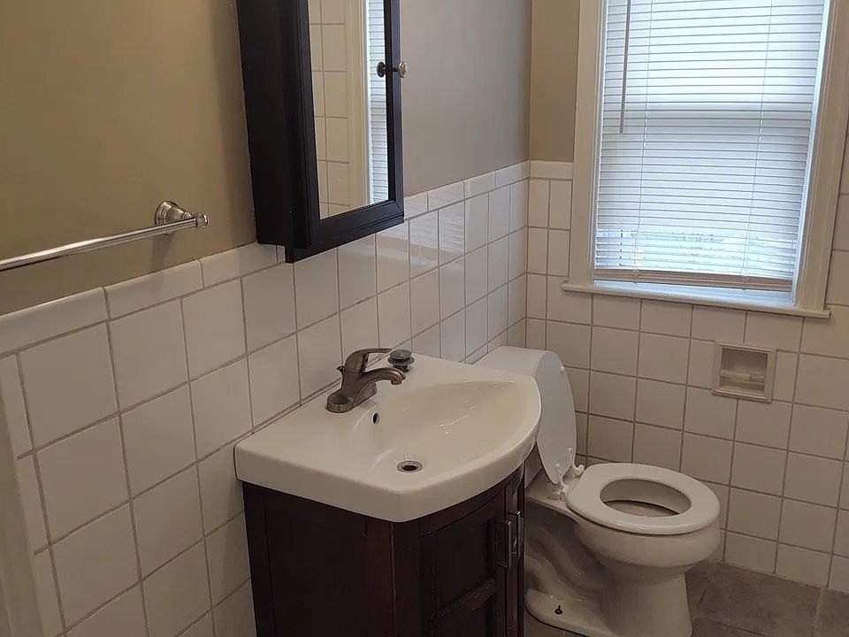 5910 N Keystone Ave - Photo 4 of 11