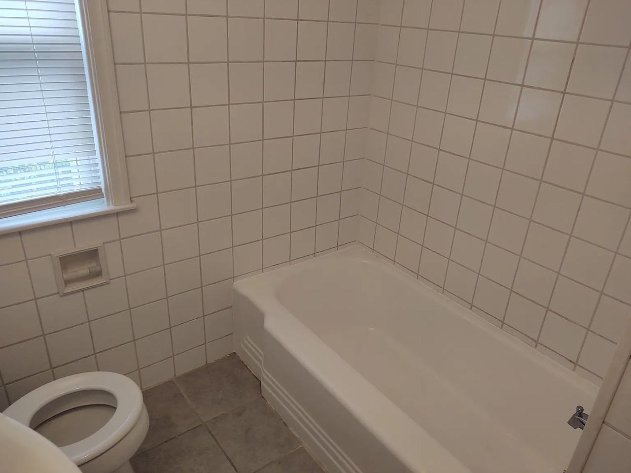 5910 N Keystone Ave - Photo 5 of 11