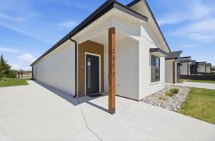 featured image of 3402 E Thunder St