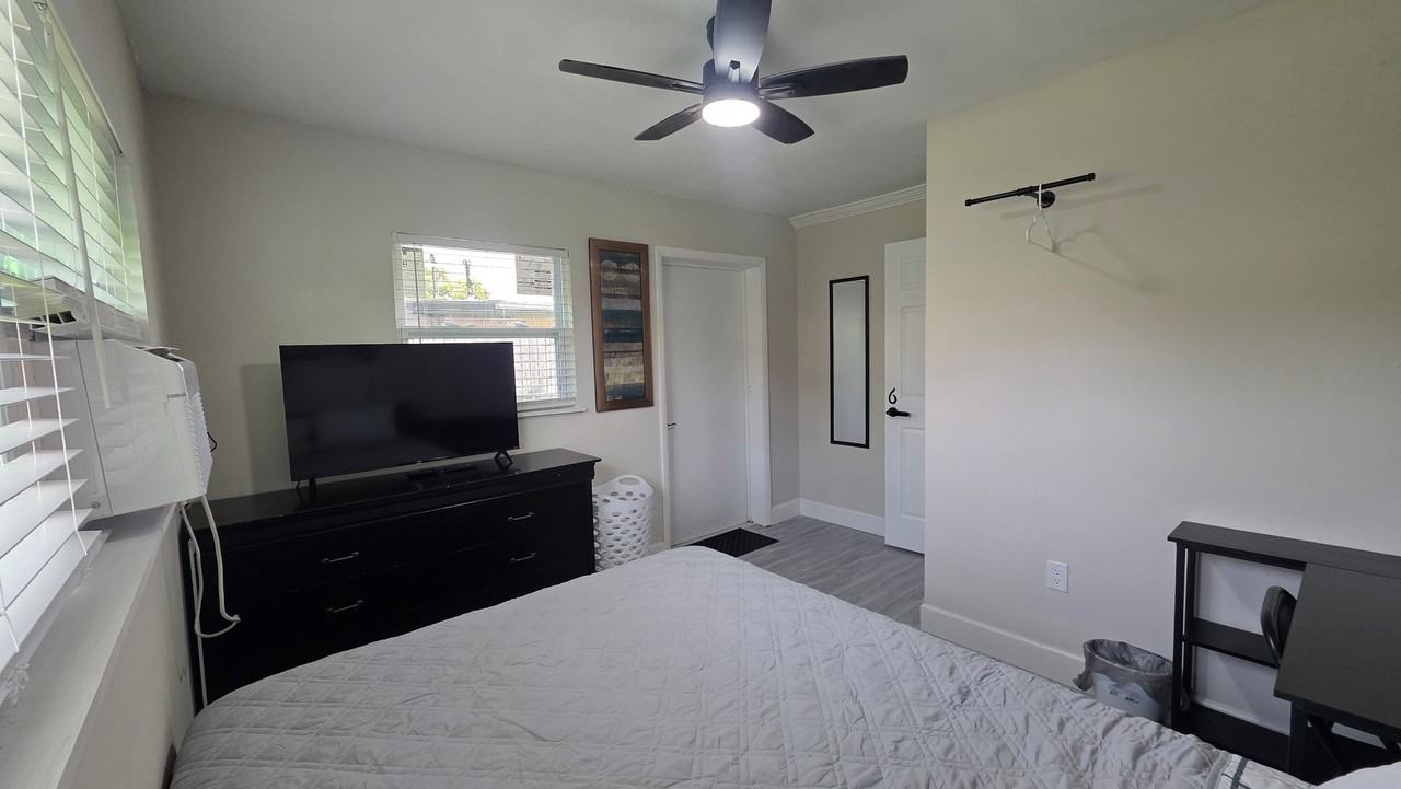 3624 Westwood Rd ##Fl - Photo 3 of 11