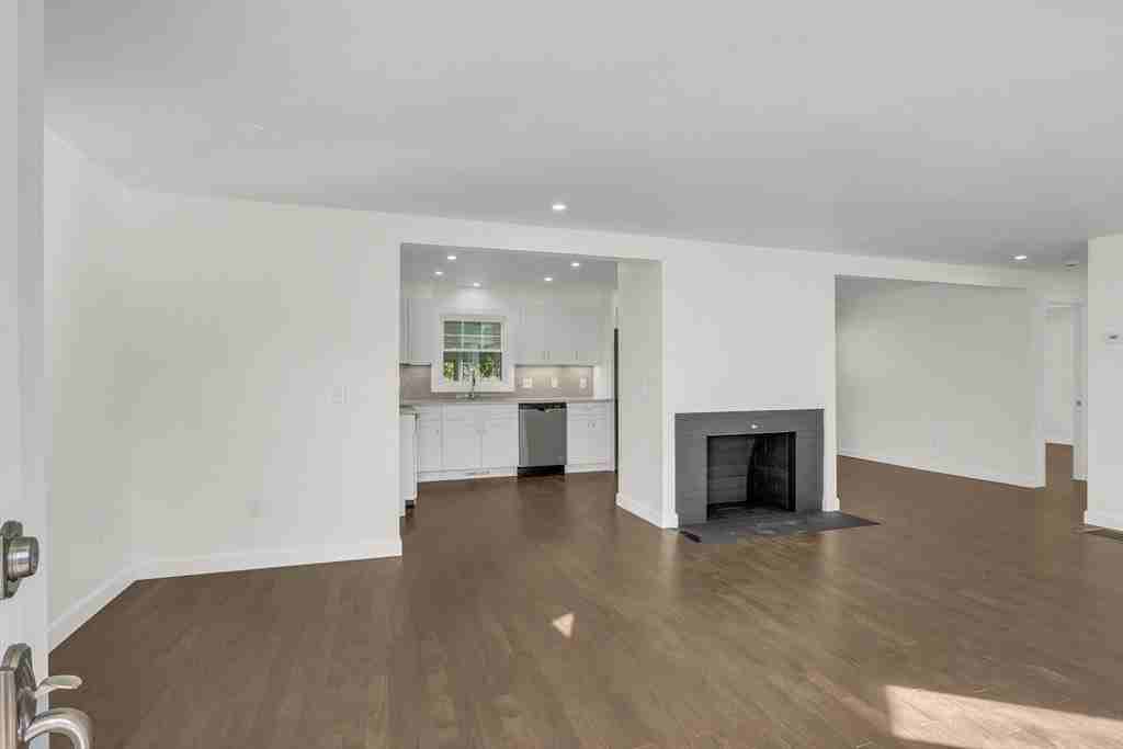 428 Mower St - Photo 2 of 13