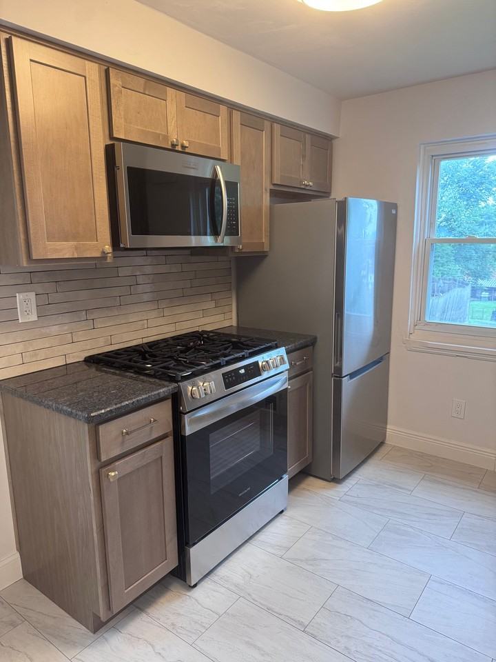 720 6th St - Photo 2 of 11