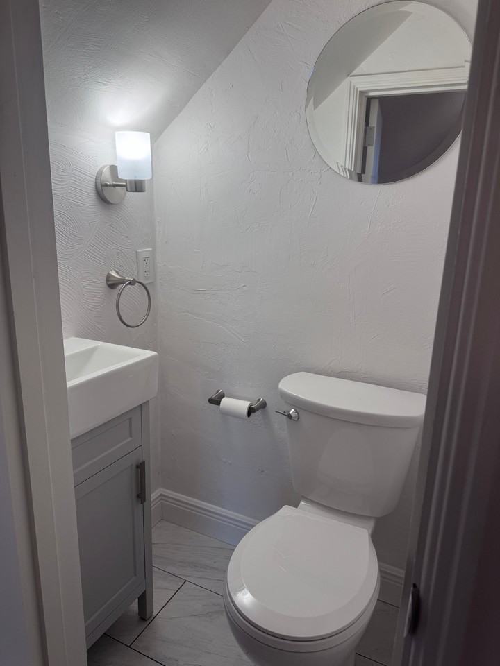 720 6th St - Photo 5 of 11