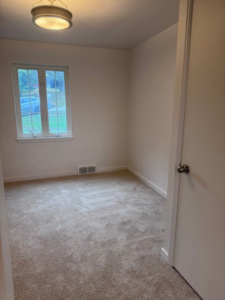 720 6th St - Photo 6 of 11